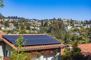 Villa équipée de panneaux solaires en toiture